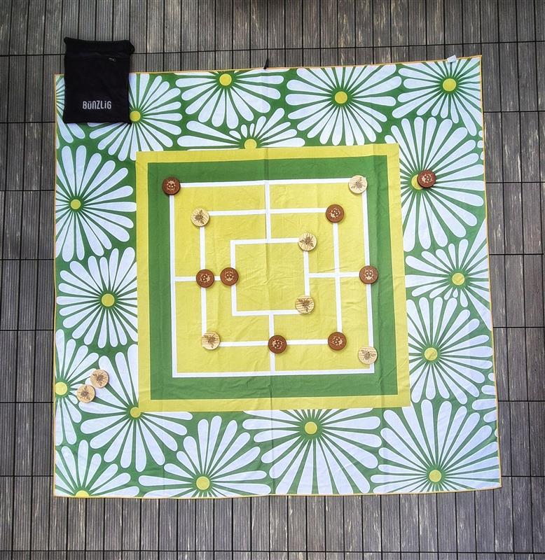 Spieltuch-Set "Mühle und Köngliches Spiel von Ur" aus ca. 50 recycelten PET-Flaschen